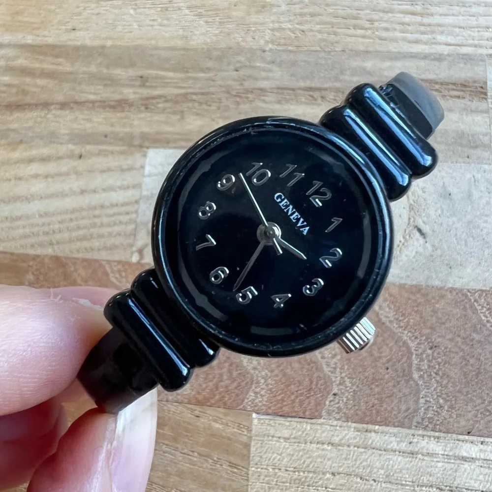 Geneva ladies black dial  fashion cuff bracelet watch NEW BATTERY